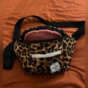 Hershel canvas leopard print Fanny pack
